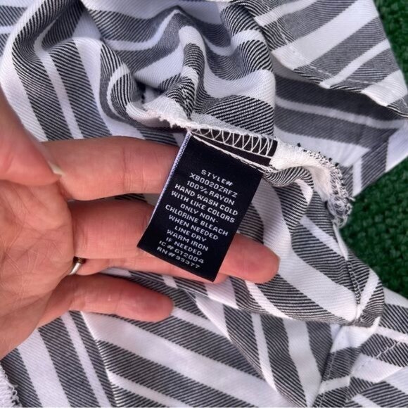 Sanctuary Striped Sleeveless Button Front Top Size 1X - Picture 6 of 9